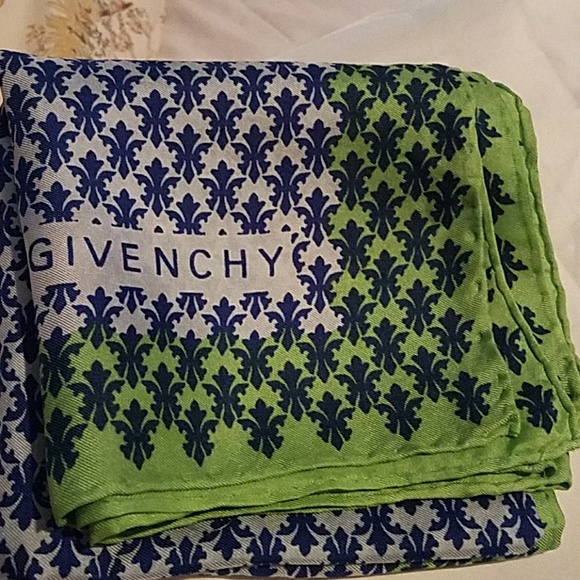 Square scarf - Picture 2 of 2